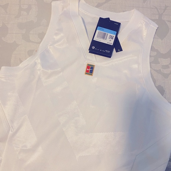 Nike Tops - Nike slim fit tennis shirt - new with Tags